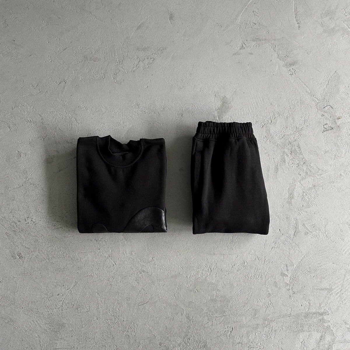 Synaworld Round Neck Suit Black
